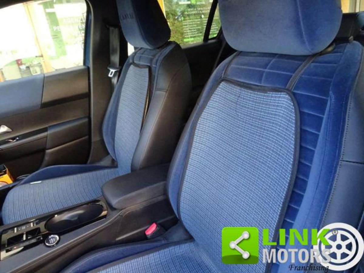 Lancia Ypsilon 1.2 mhev Edizione Cassina e-dct (8)