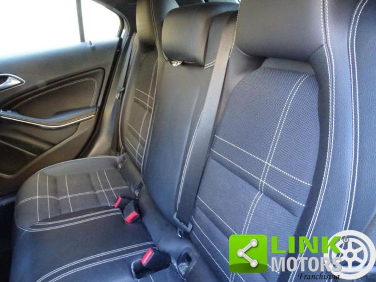 Mercedes-Benz Classe A 180 CDI Dark Night Edition (9)