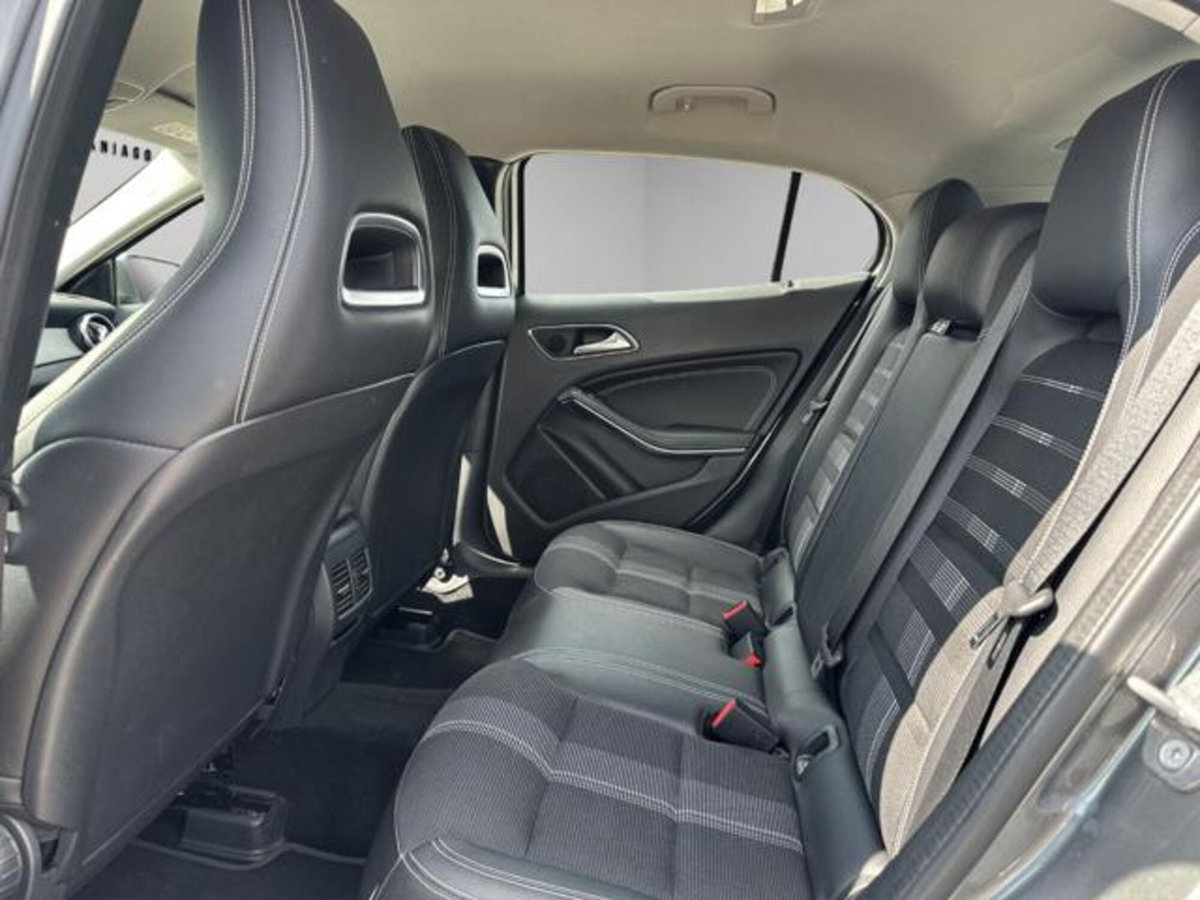 Mercedes-Benz GLA SUV 180 d Business (12)