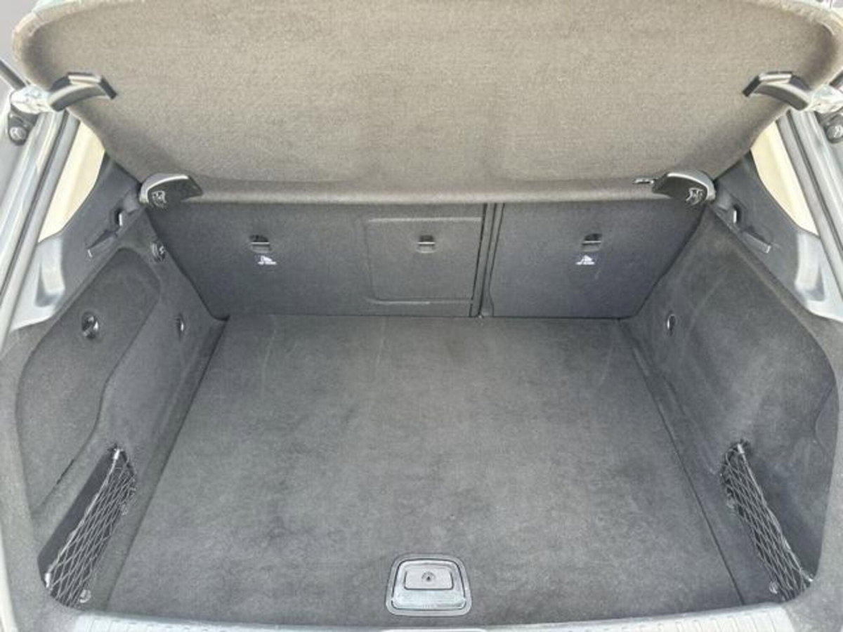 Mercedes-Benz GLA SUV 180 d Business (14)