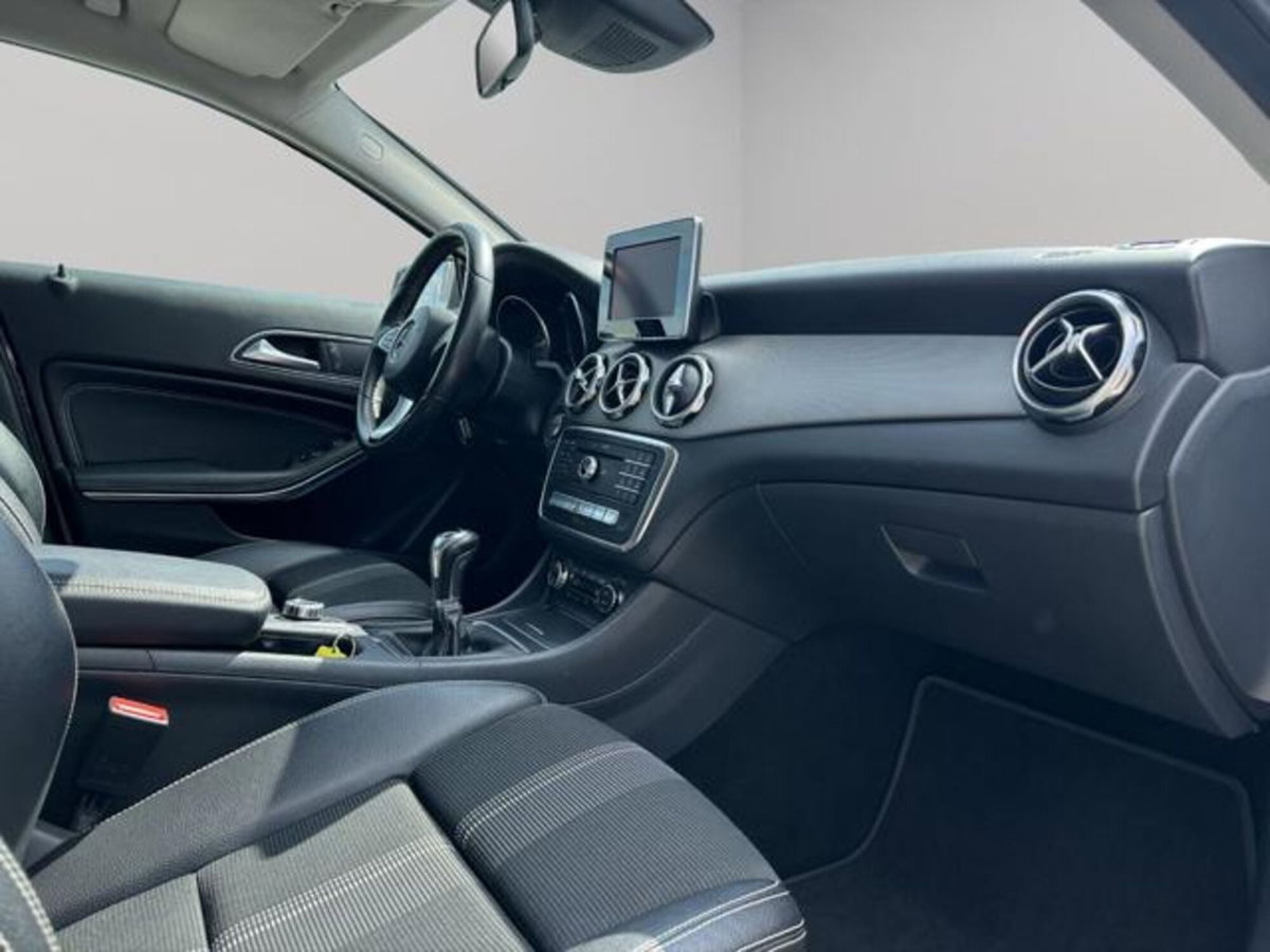 Mercedes-Benz GLA SUV 180 d Business (16)