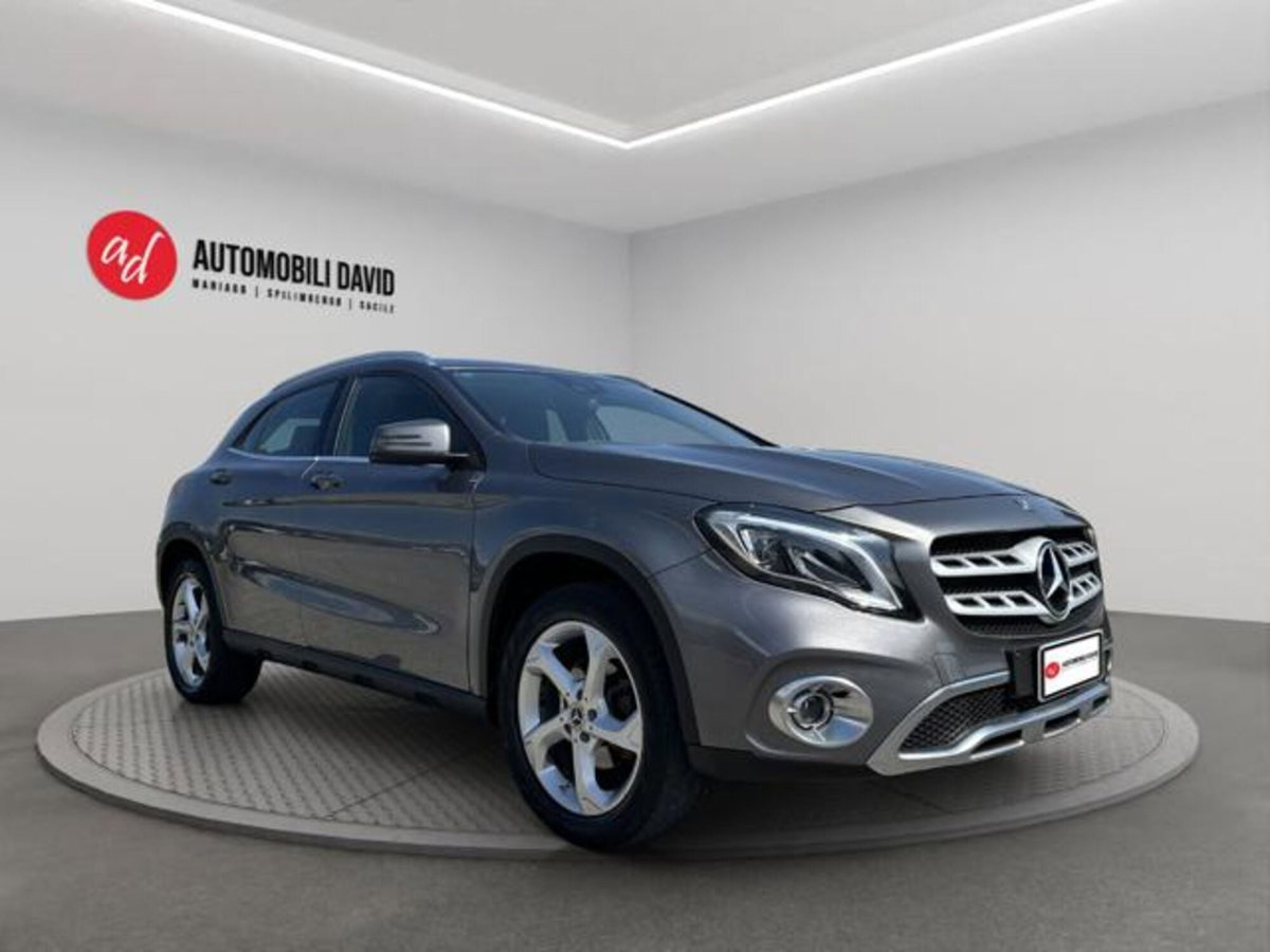Mercedes-Benz GLA SUV 180 d Business (2)