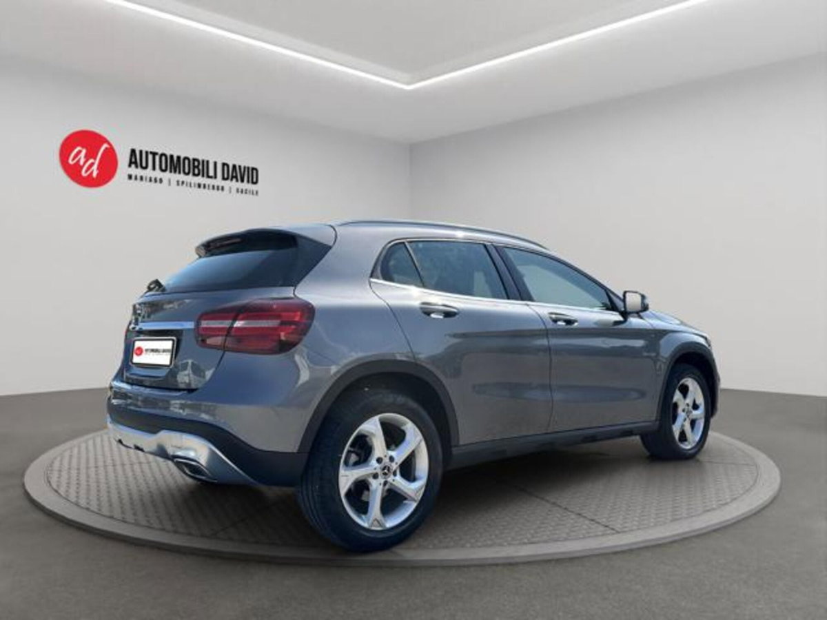 Mercedes-Benz GLA SUV 180 d Business (4)