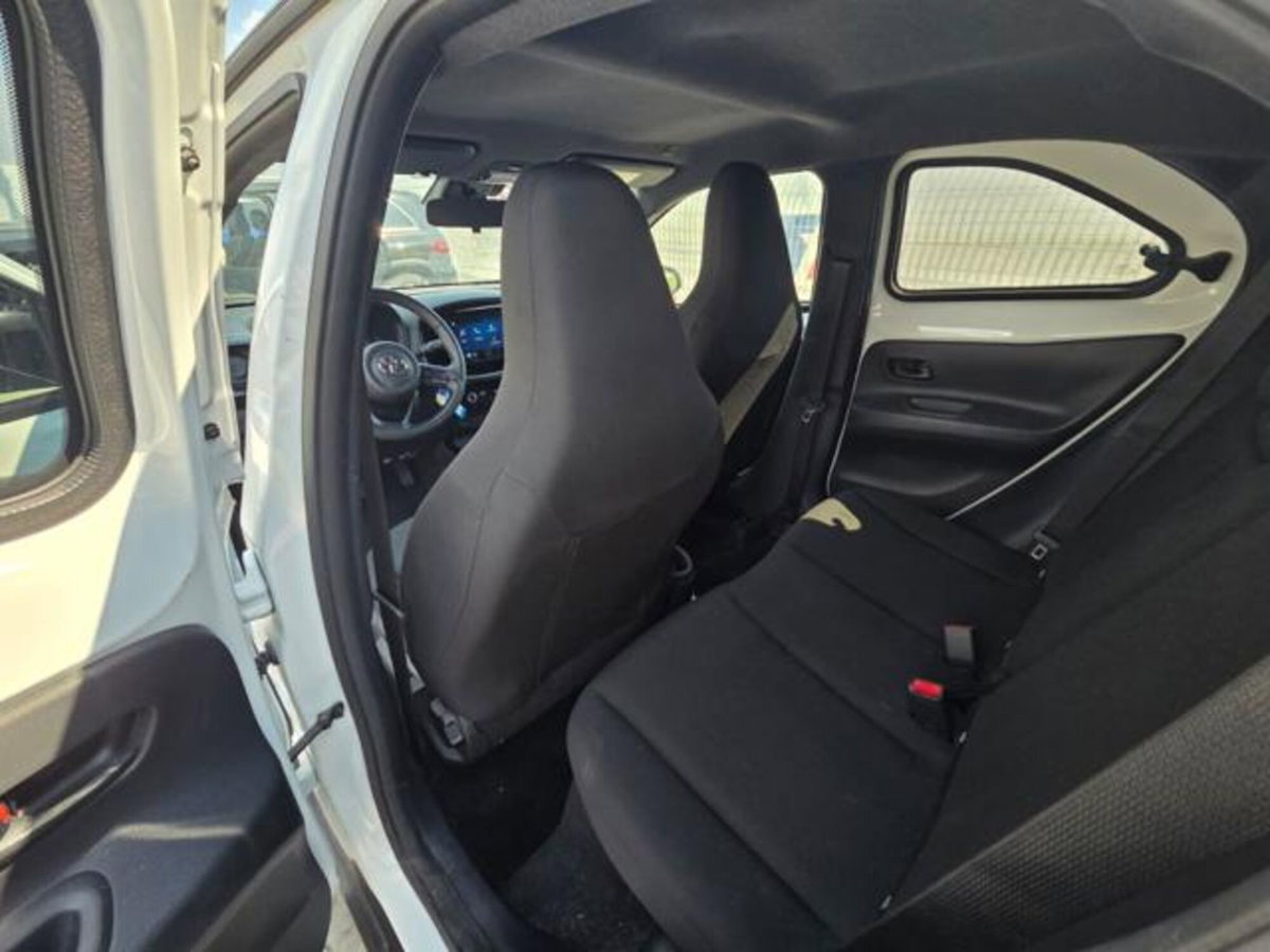 Toyota Aygo X 1.0 VVT-i 72 CV 5p. Undercover S-CVT (11)