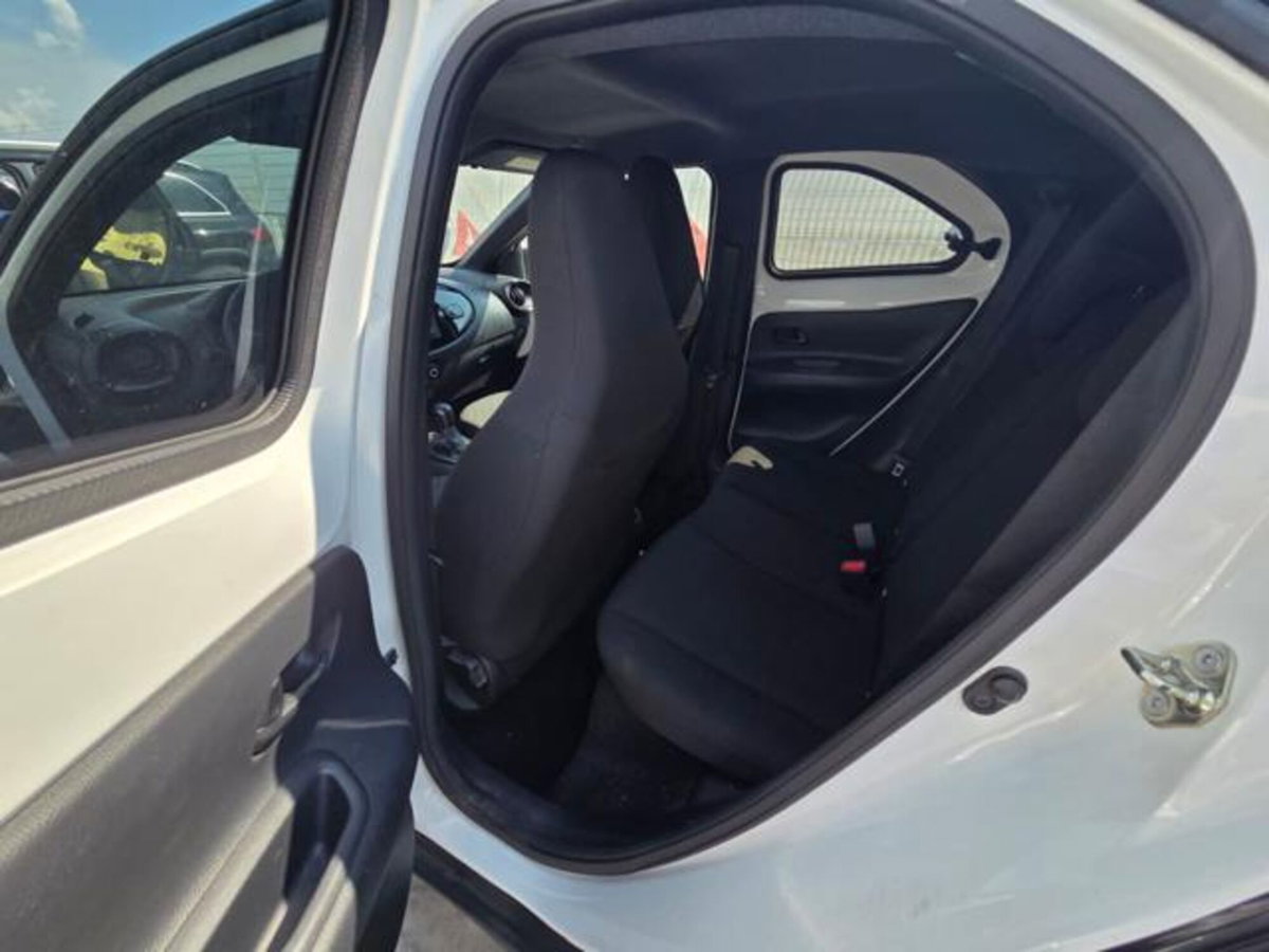 Toyota Aygo X 1.0 VVT-i 72 CV 5p. Undercover S-CVT (12)
