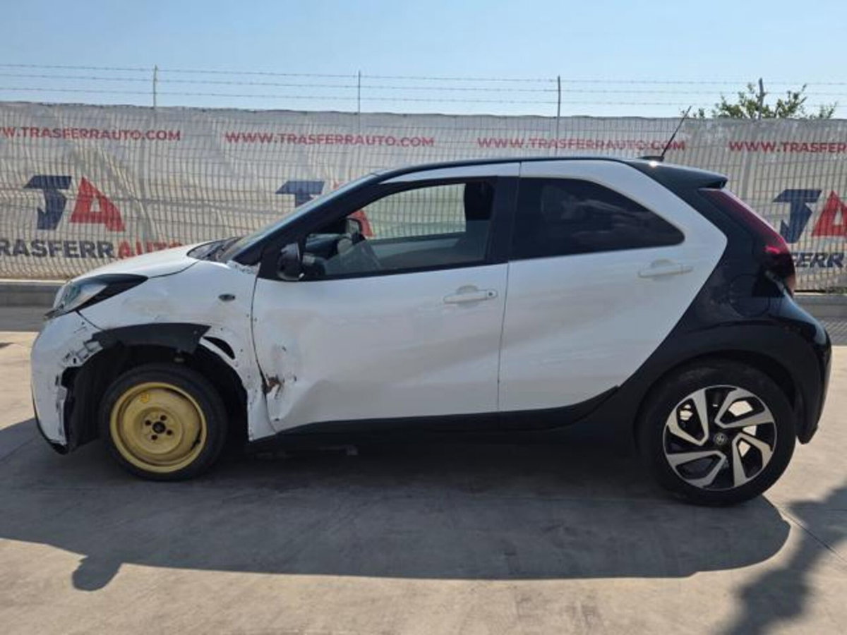 Toyota Aygo X 1.0 VVT-i 72 CV 5p. Undercover S-CVT (2)