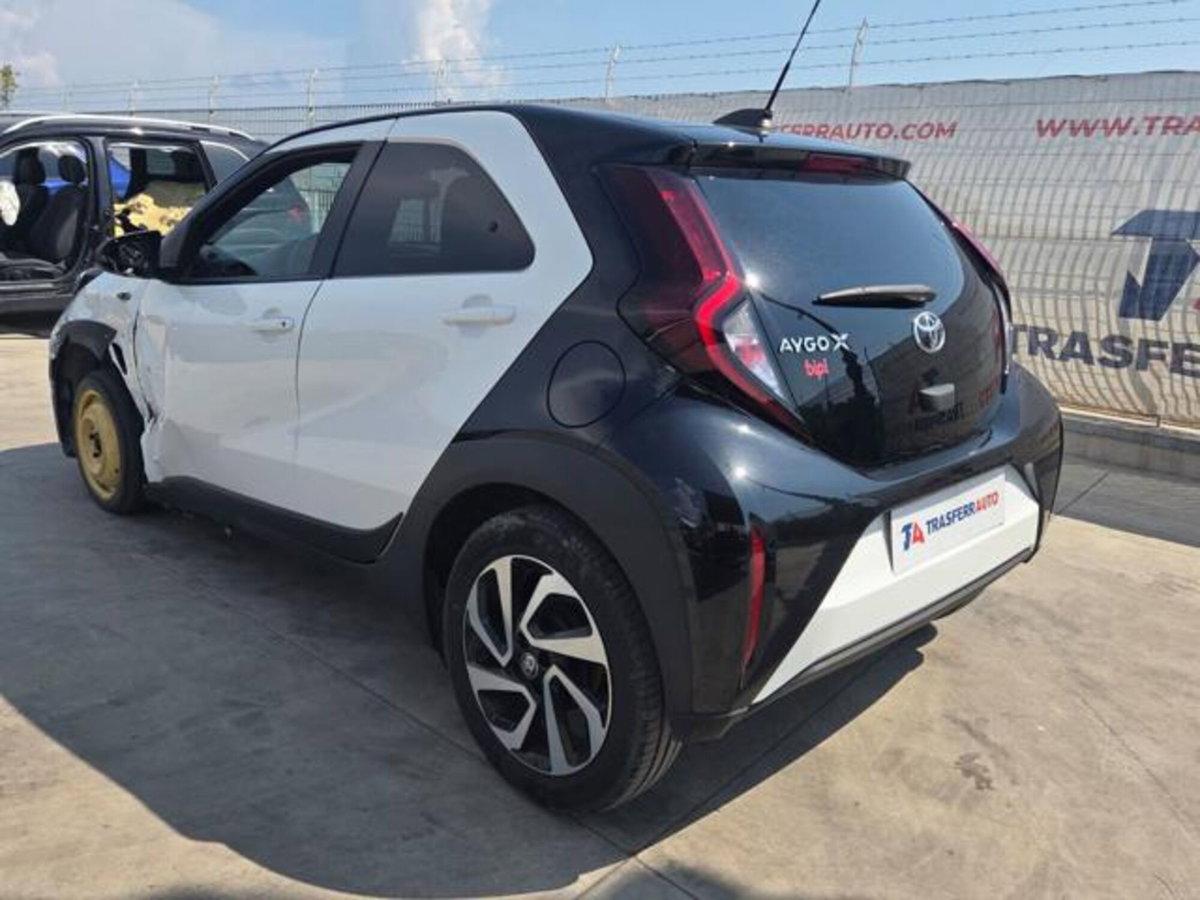 Toyota Aygo X 1.0 VVT-i 72 CV 5p. Undercover S-CVT (3)