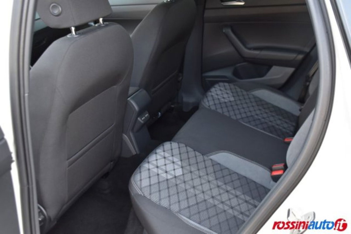 Volkswagen Taigo 1.5 tsi R-Line 150cv dsg (12)