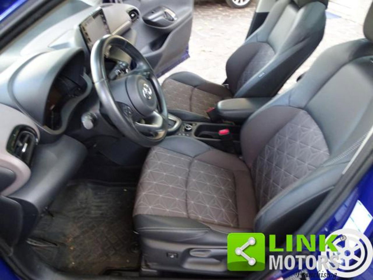 Toyota Yaris Cross 1.5 Hybrid 5p. E-CVT AWD-i Lounge (19)