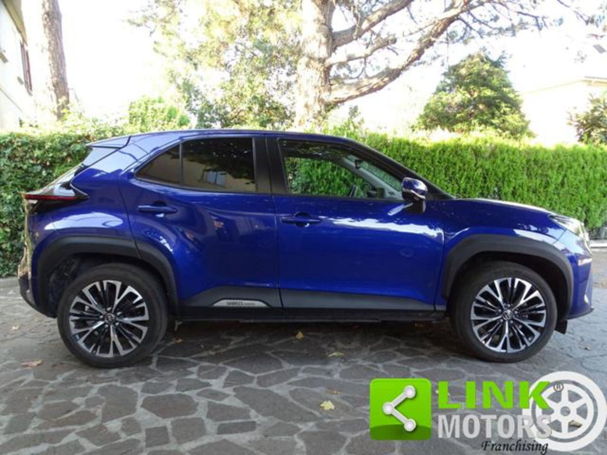 Toyota Yaris Cross 1.5 Hybrid 5p. E-CVT AWD-i Lounge (3)