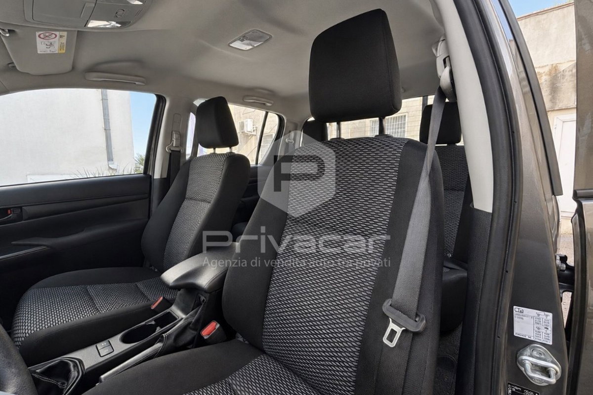 Toyota Hilux 2.D-4D 4WD porte Double Cab Lounge (12)
