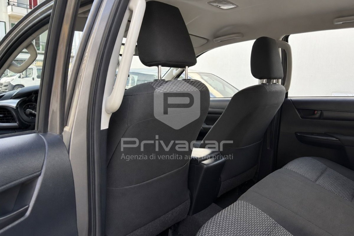 Toyota Hilux 2.D-4D 4WD porte Double Cab Lounge (14)