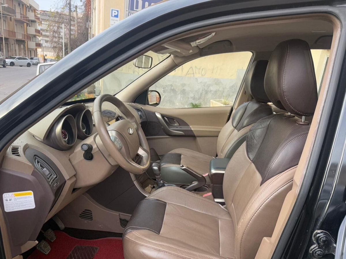 Mahindra XUV500 XUV500 2.2 16V FWD W8 N1 (4)