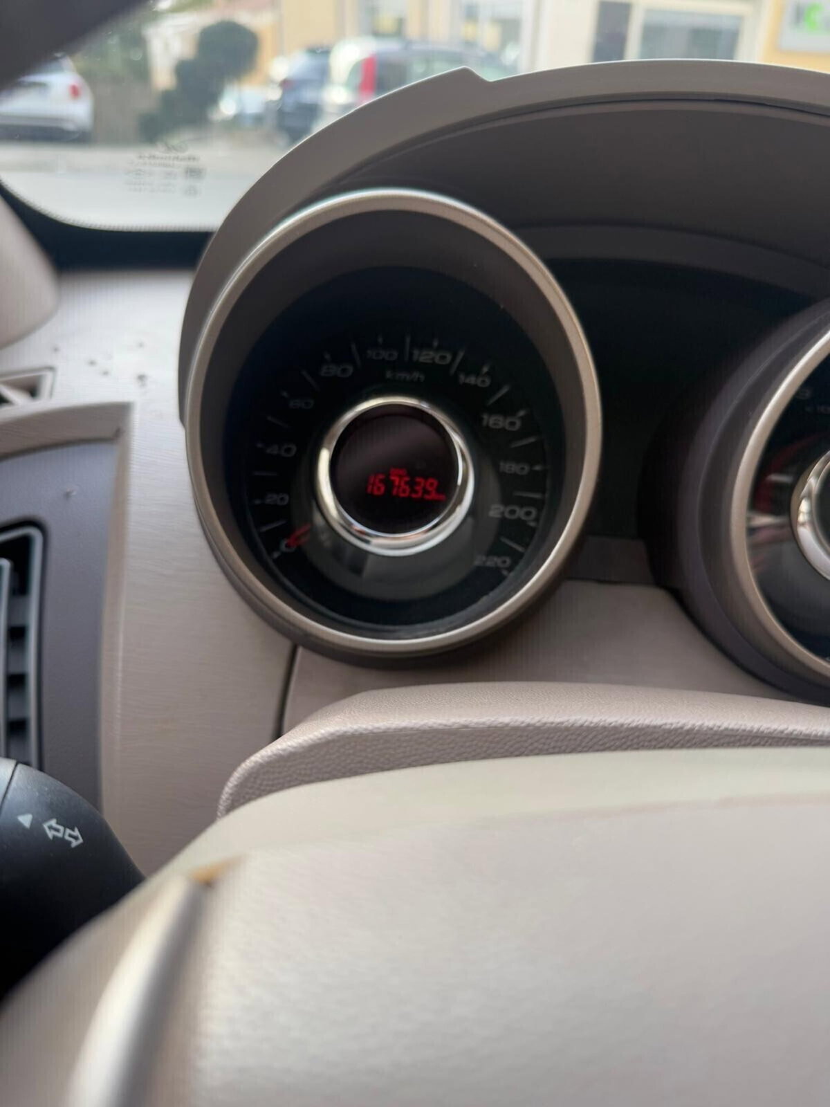 Mahindra XUV500 XUV500 2.2 16V FWD W8 N1 (6)