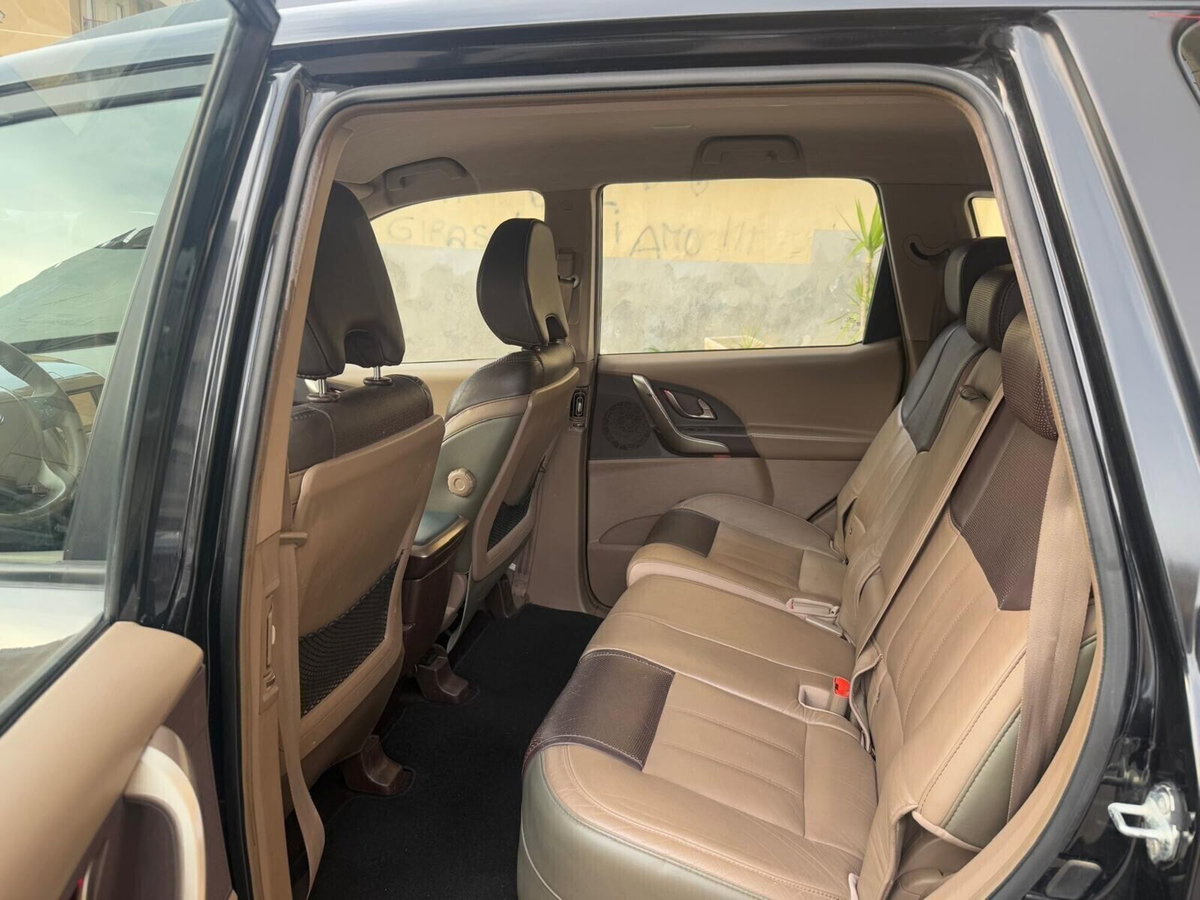 Mahindra XUV500 XUV500 2.2 16V FWD W8 N1 (9)