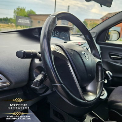 Lancia Ypsilon 1.2 69 CV 5 porte Gold (18)