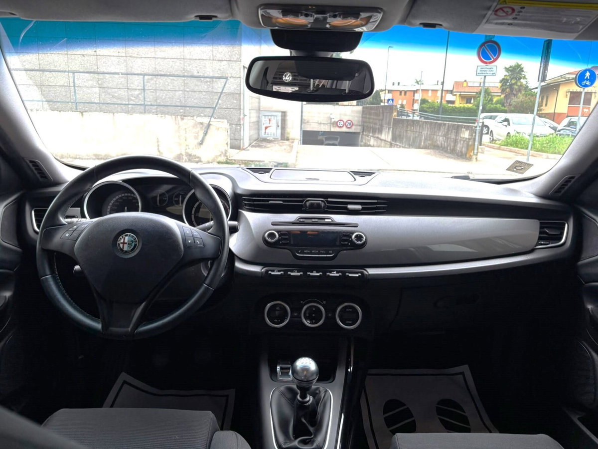 Alfa Romeo Giulietta 1.6 JTDm-2 Distinctive (12)