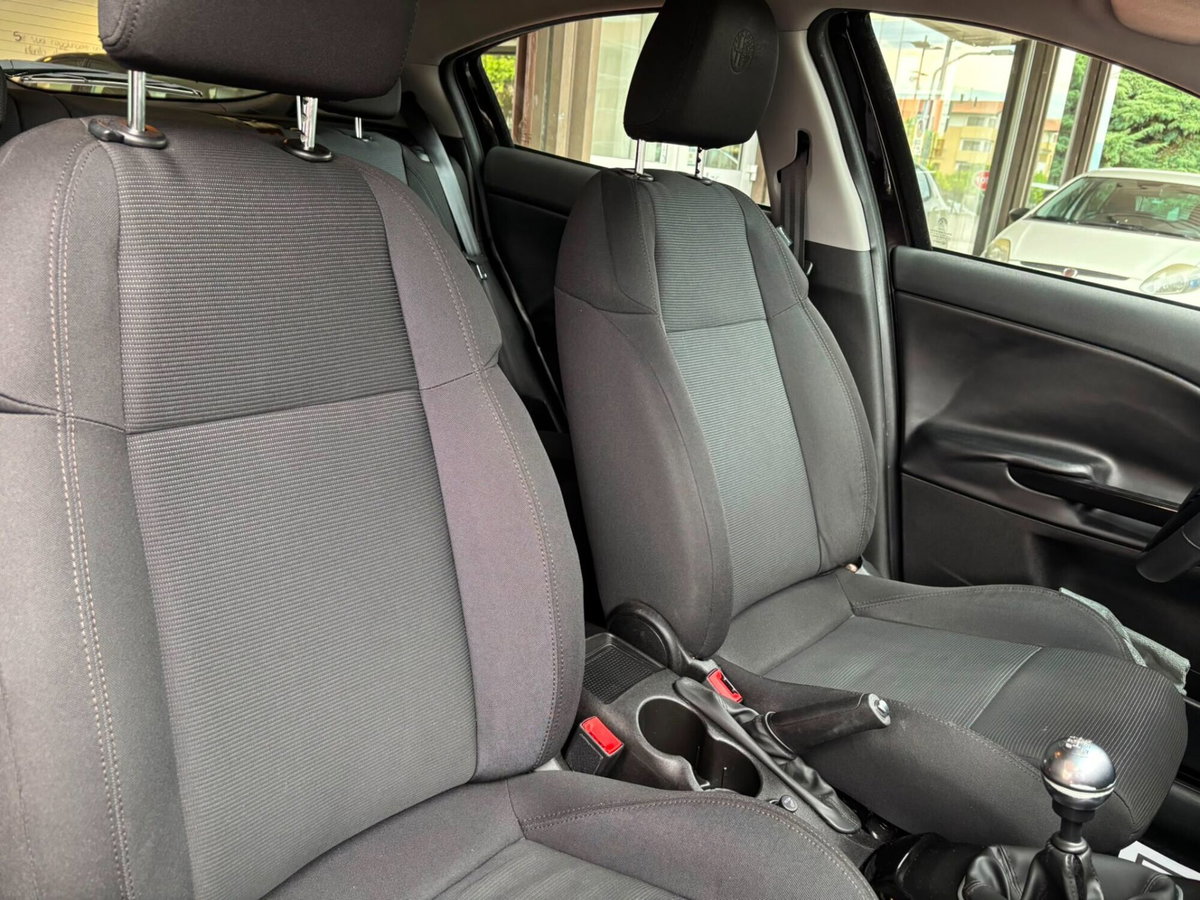 Alfa Romeo Giulietta 1.6 JTDm-2 Distinctive (16)