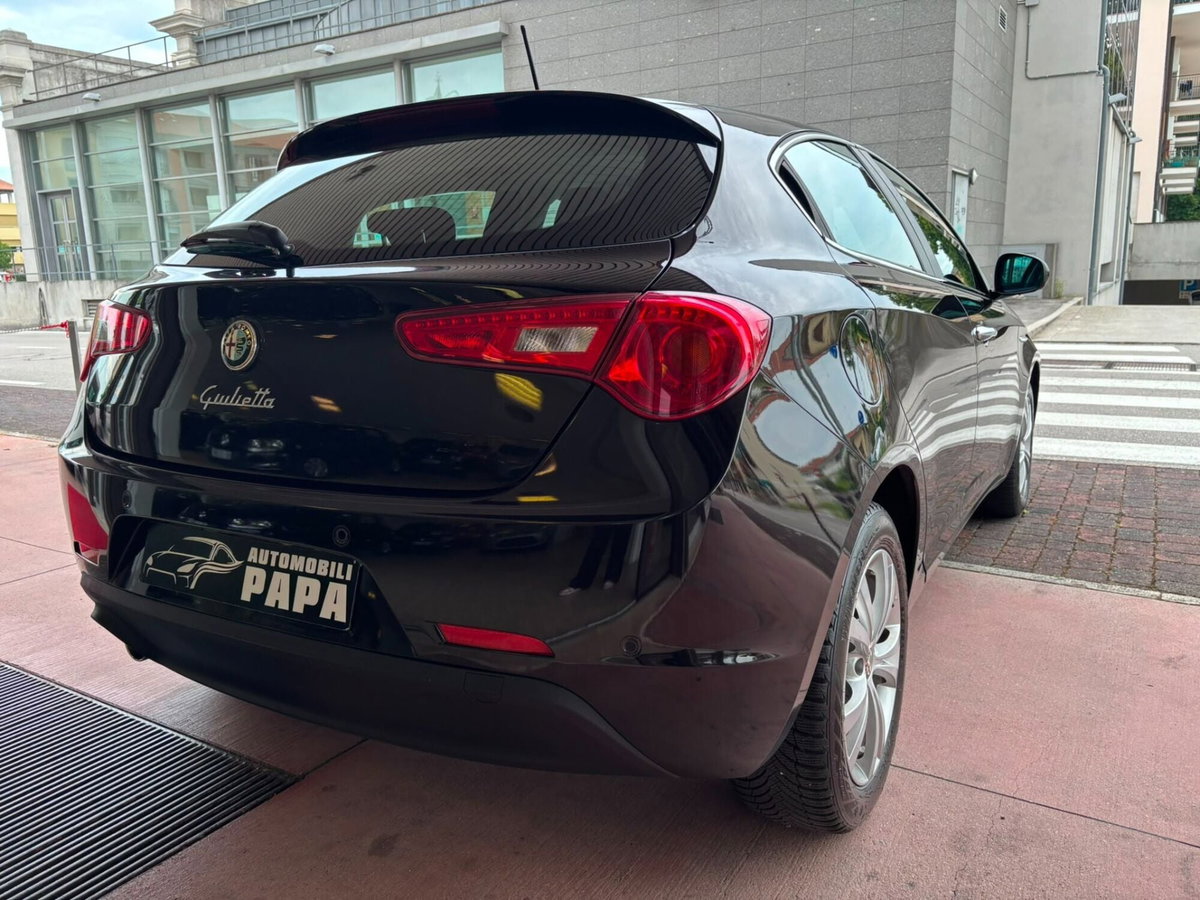 Alfa Romeo Giulietta 1.6 JTDm-2 Distinctive (4)