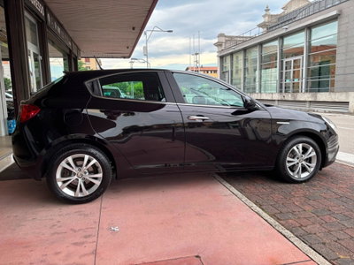 Alfa Romeo Giulietta 1.6 JTDm-2 Distinctive (8)