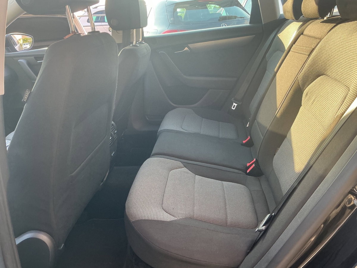 Volkswagen Passat 2.0 TDI DSG Highline BlueM. Tech. (19)
