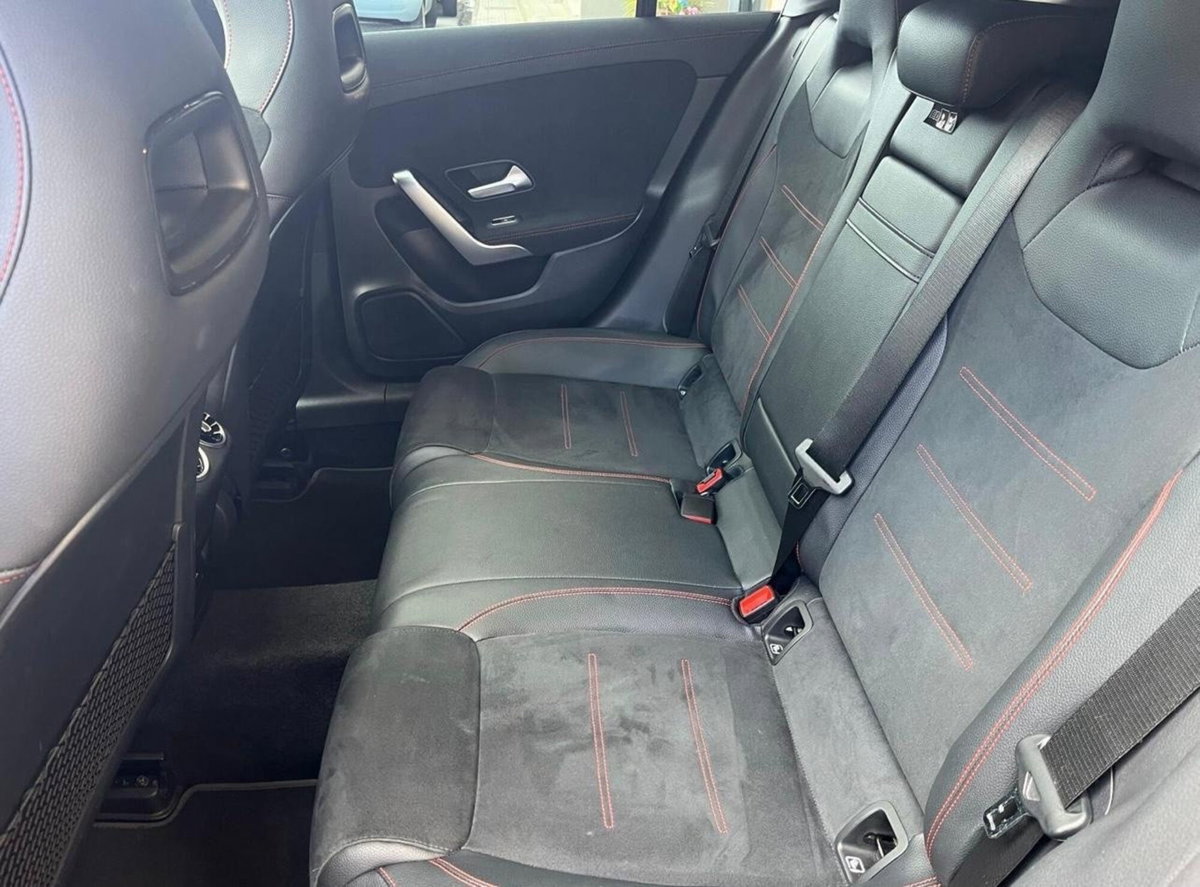 Mercedes-Benz CLA Shooting Brake 200 d Automatic Shooting Brake Executive (14)