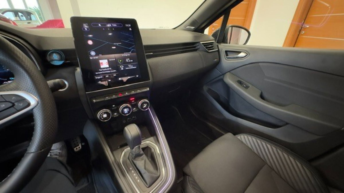Renault Clio Full Hybrid E-Tech 145 CV 5 porte Evolution (15)