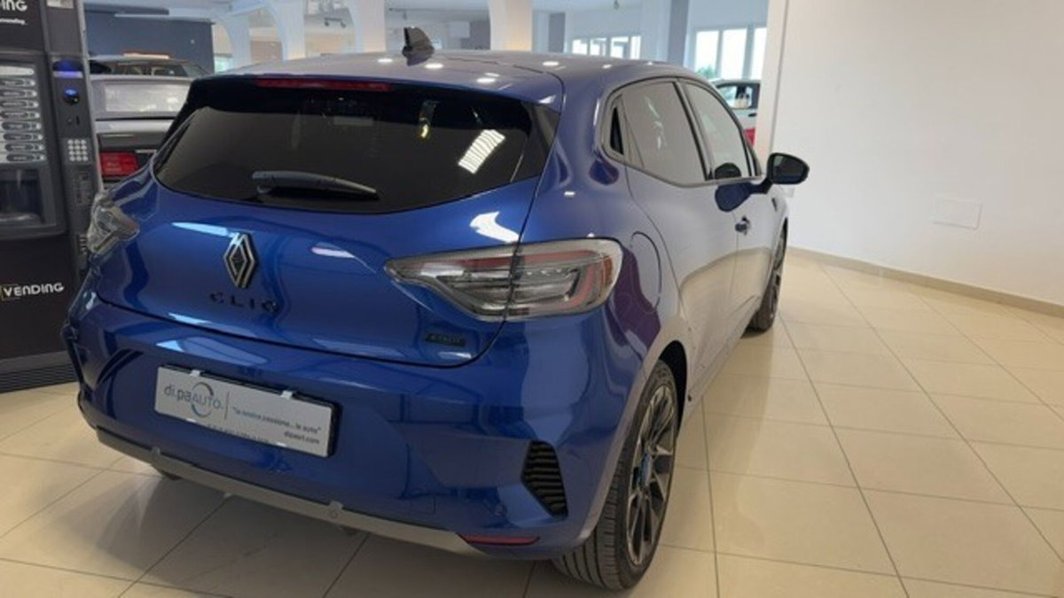 Renault Clio Full Hybrid E-Tech 145 CV 5 porte Evolution (4)