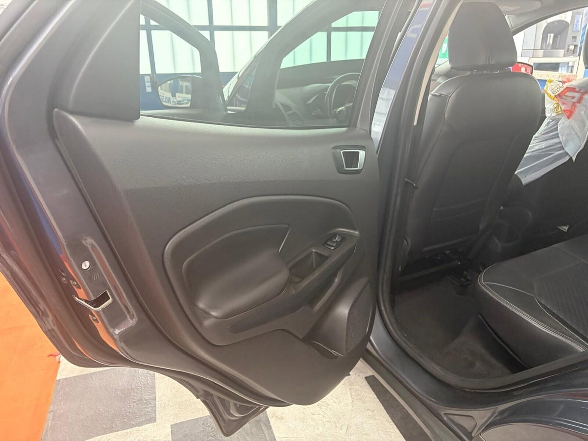 Ford EcoSport 1.5 110 CV (10)