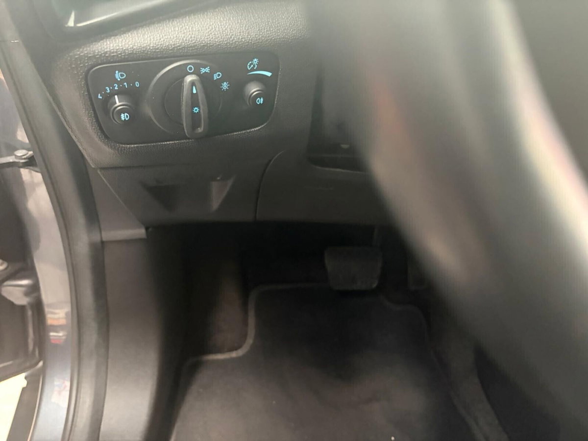 Ford EcoSport 1.5 110 CV (14)