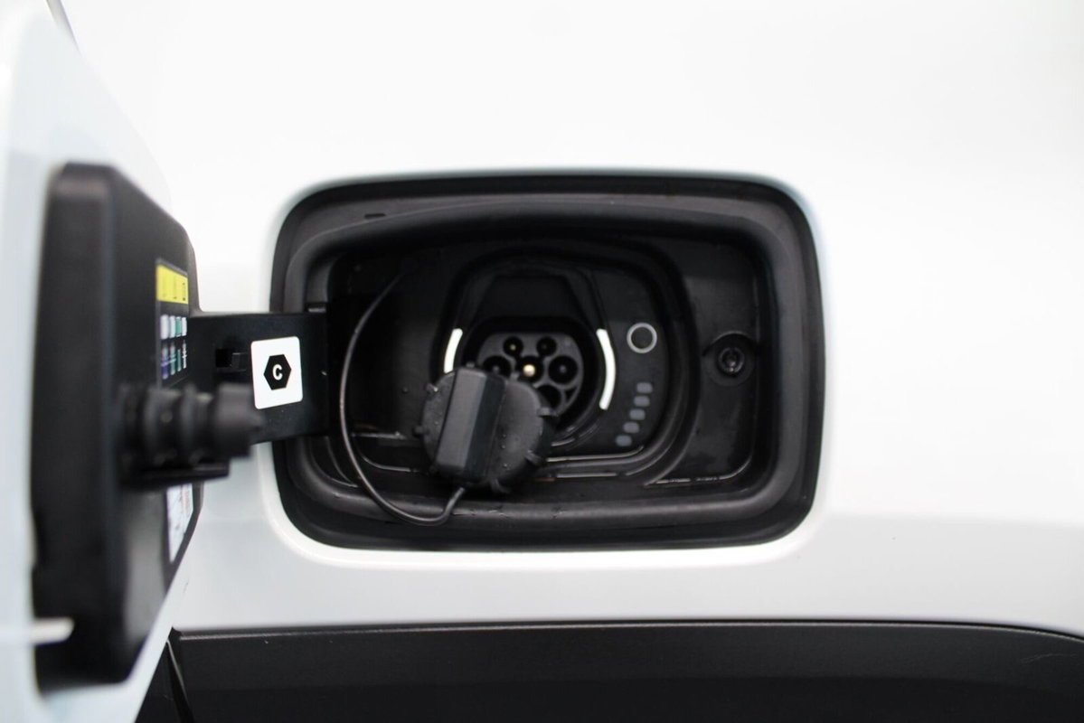 Jeep Renegade 1.3 T4 190CV PHEV 4xe AT6 Business Plus (12)