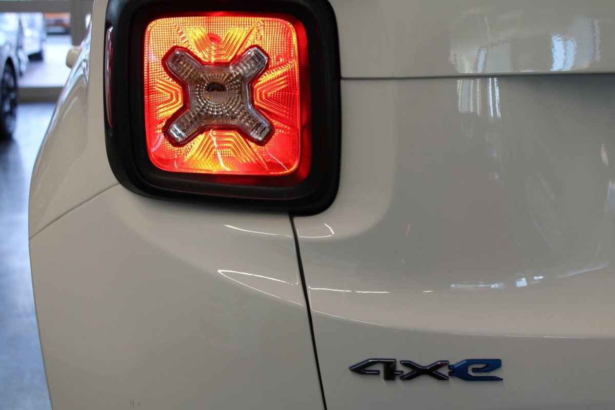 Jeep Renegade 1.3 T4 190CV PHEV 4xe AT6 Business Plus (7)