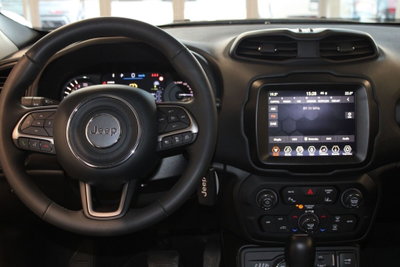 Jeep Renegade 1.3 T4 190CV PHEV 4xe AT6 Business Plus (9)