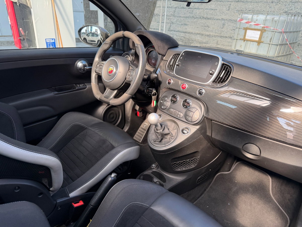 Abarth 695 Cabrio 695 C 1.4 Turbo T-Jet XSR Yamaha Limited Edition (10)