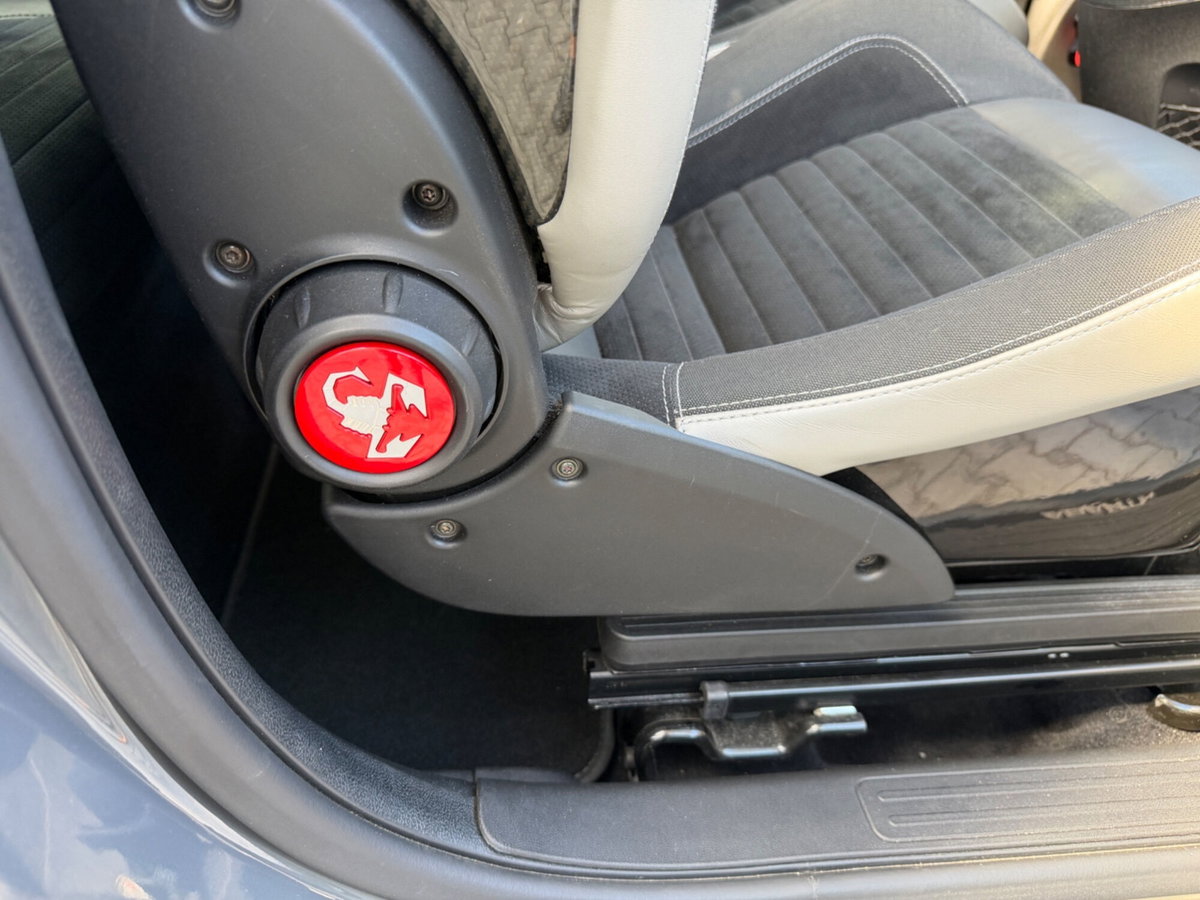 Abarth 695 Cabrio 695 C 1.4 Turbo T-Jet XSR Yamaha Limited Edition (12)