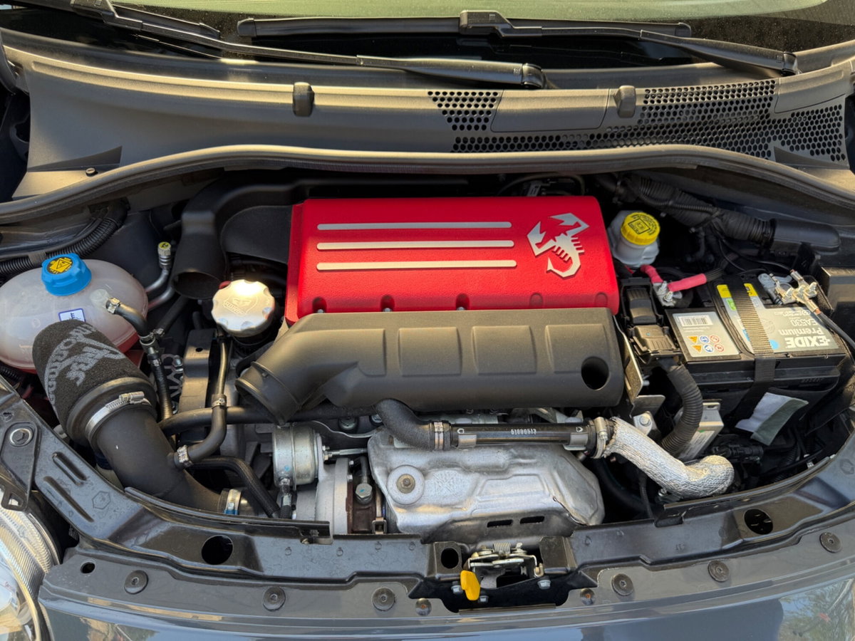 Abarth 695 Cabrio 695 C 1.4 Turbo T-Jet XSR Yamaha Limited Edition (18)