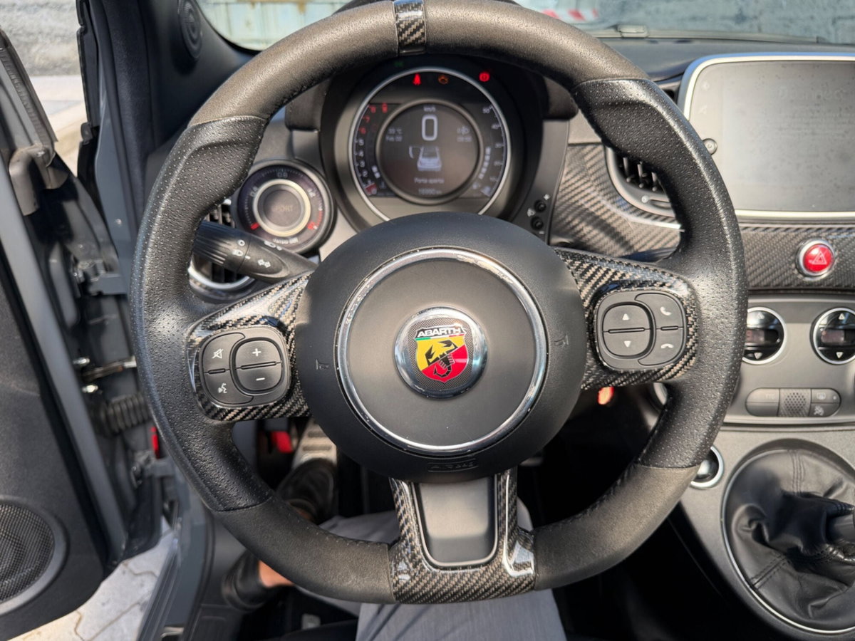 Abarth 695 Cabrio 695 C 1.4 Turbo T-Jet XSR Yamaha Limited Edition (8)
