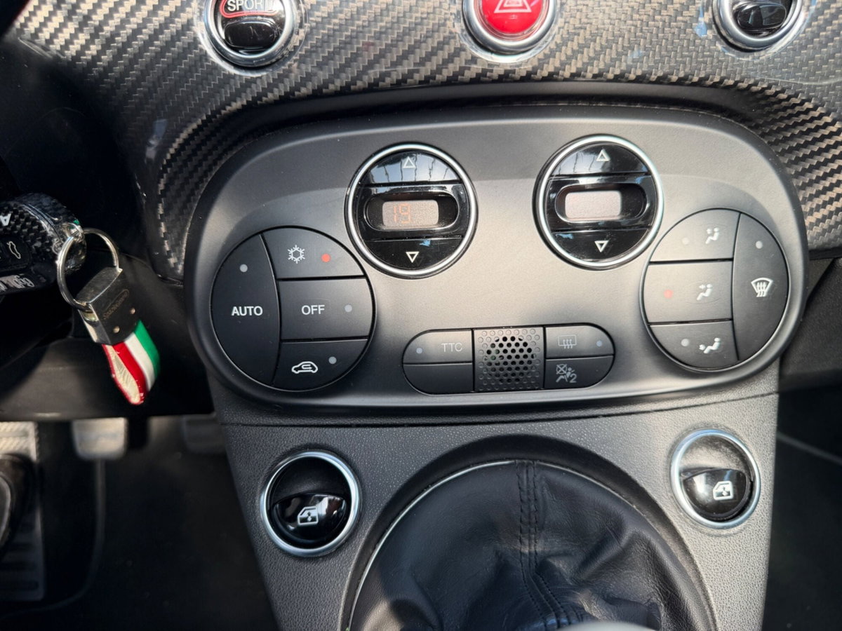 Abarth 695 Cabrio 695 C 1.4 Turbo T-Jet XSR Yamaha Limited Edition (9)