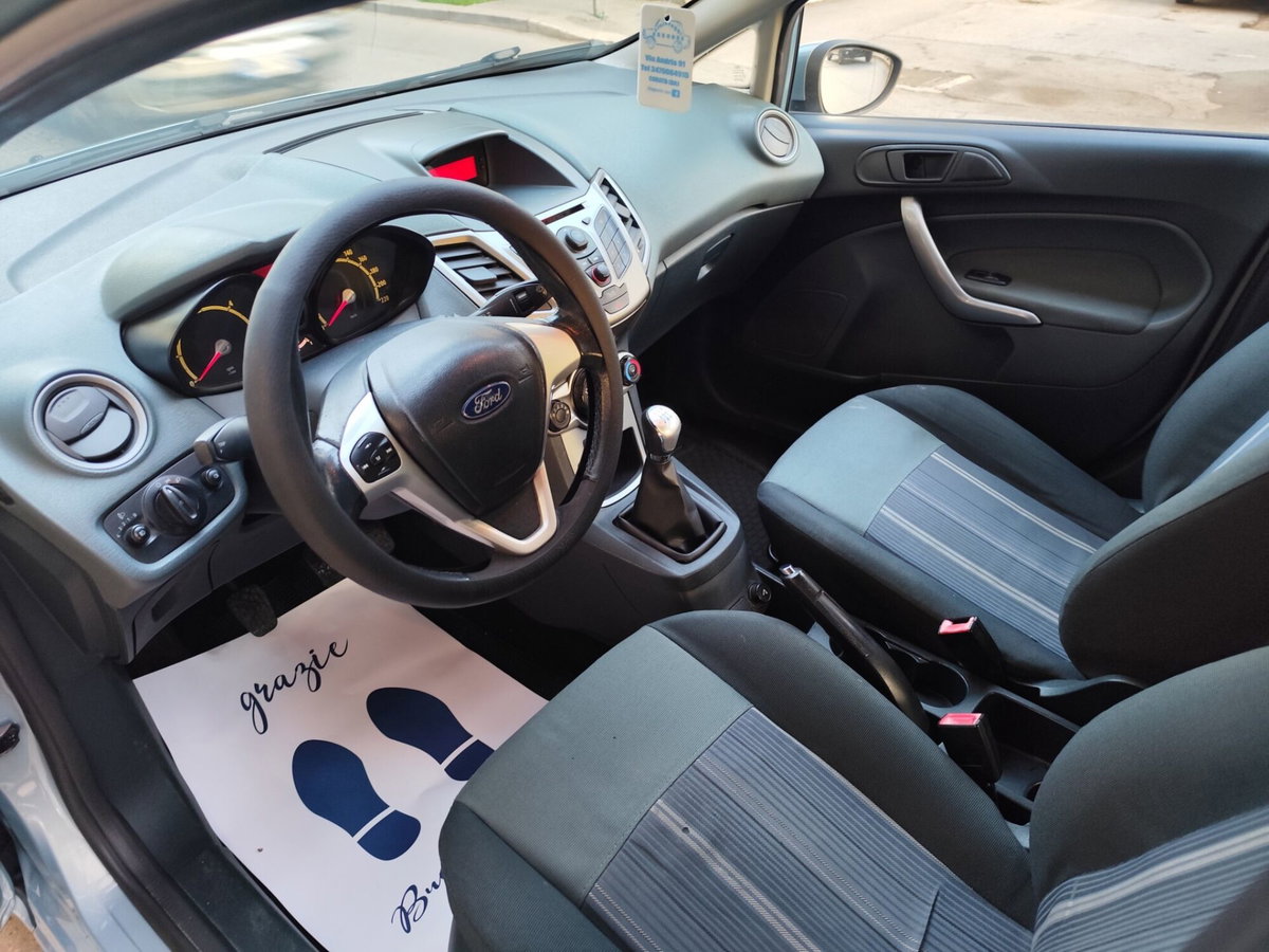 Ford Fiesta 1.4 TDCi 68CV 3 porte Titanium (11)