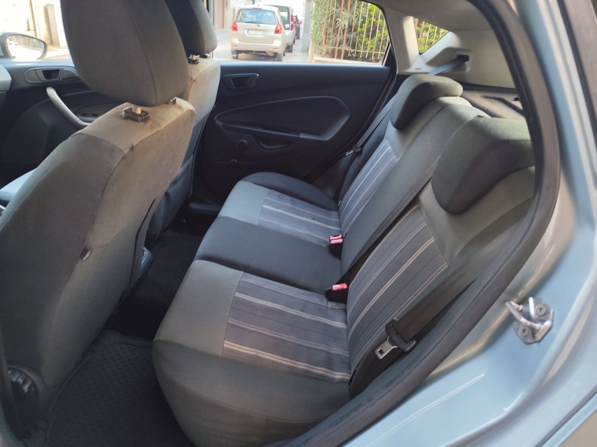 Ford Fiesta 1.4 TDCi 68CV 3 porte Titanium (13)