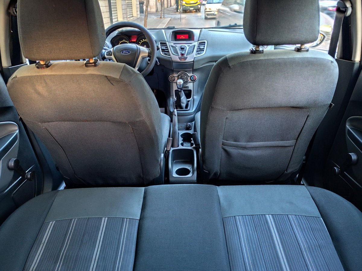 Ford Fiesta 1.4 TDCi 68CV 3 porte Titanium (17)