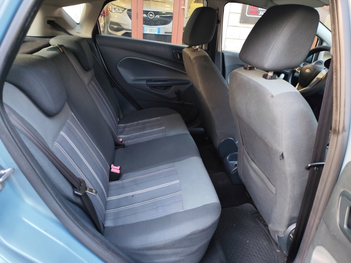 Ford Fiesta 1.4 TDCi 68CV 3 porte Titanium (19)