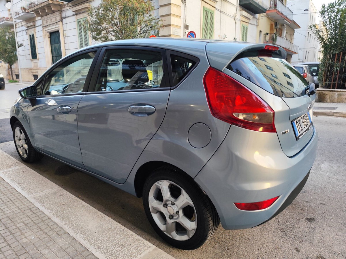 Ford Fiesta 1.4 TDCi 68CV 3 porte Titanium (5)