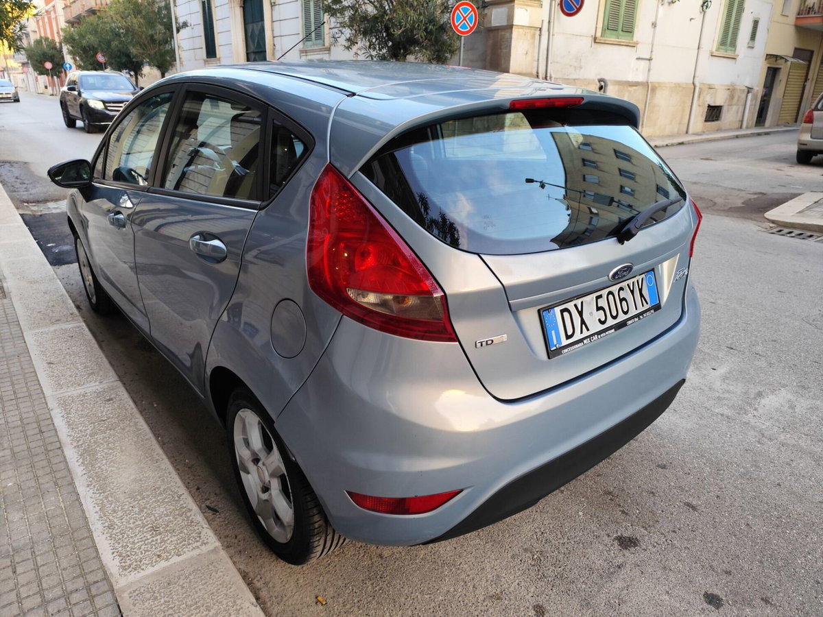 Ford Fiesta 1.4 TDCi 68CV 3 porte Titanium (6)