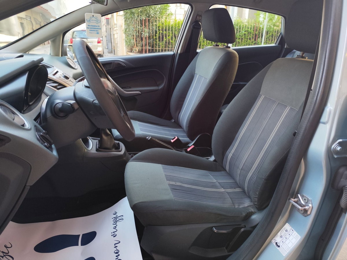 Ford Fiesta 1.4 TDCi 68CV 3 porte Titanium (9)