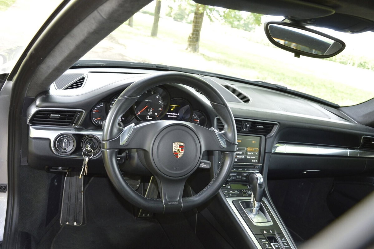 Porsche 911 Coupé 3.4 Carrera (11)