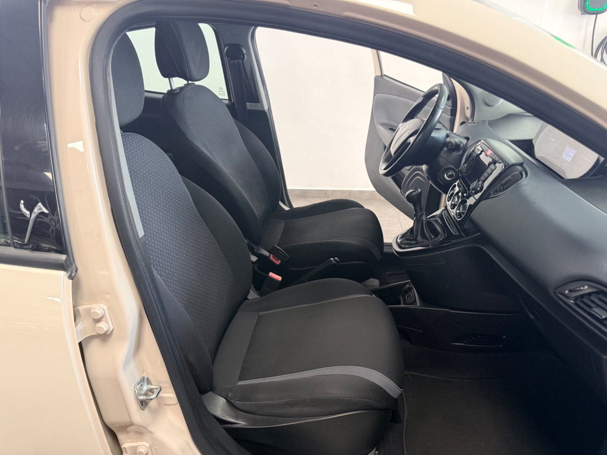 Lancia Ypsilon 1.3 MJT 16V 95 CV 5 porte S&S Gold (8)