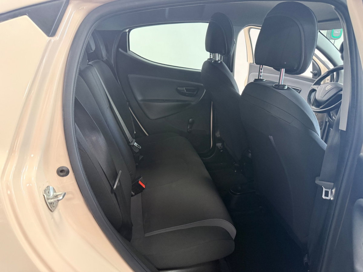 Lancia Ypsilon 1.3 MJT 16V 95 CV 5 porte S&S Gold (9)