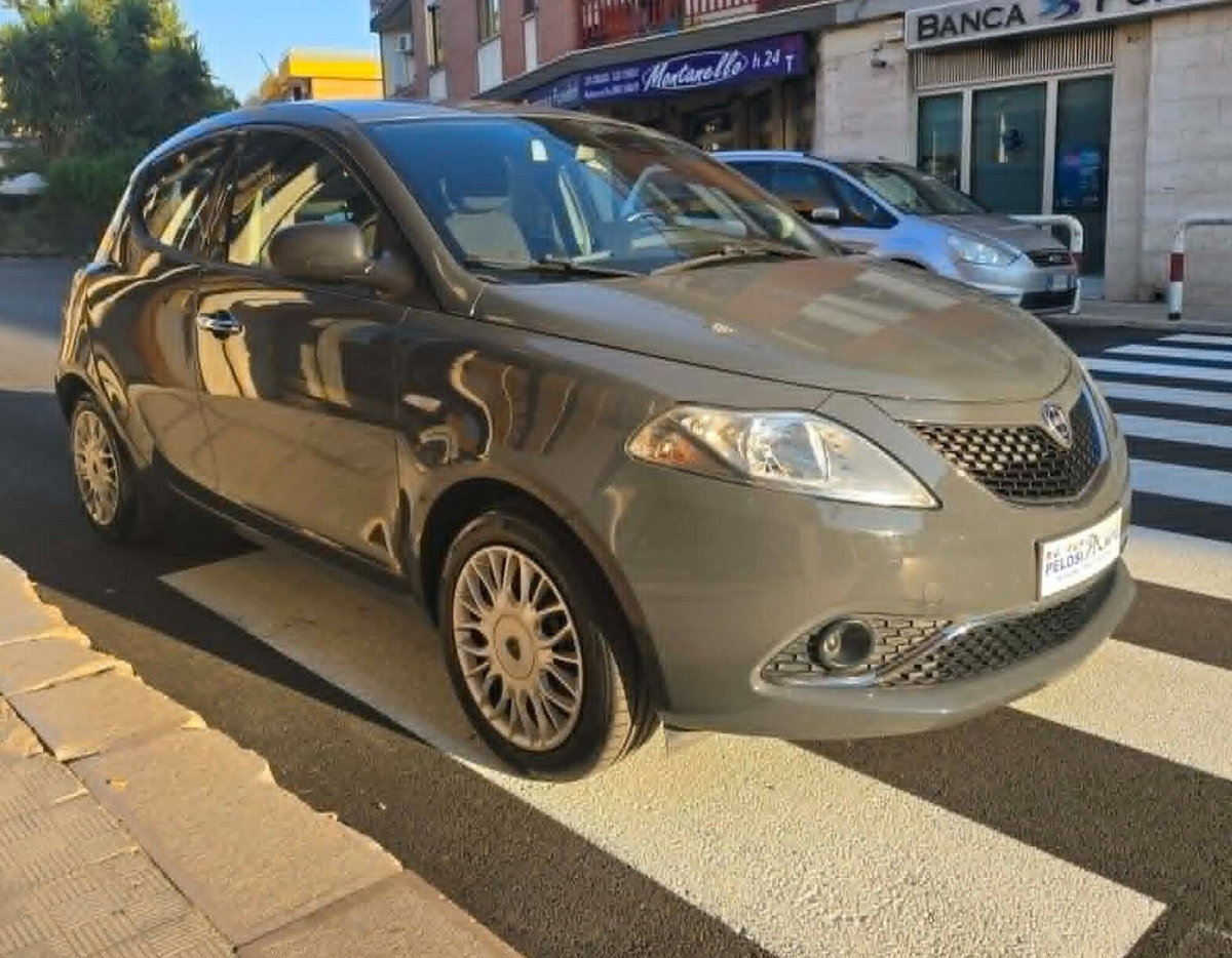 Lancia Ypsilon 1.2 69 CV 5 porte Silver (3)