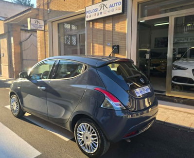 Lancia Ypsilon 1.2 69 CV 5 porte Silver (4)